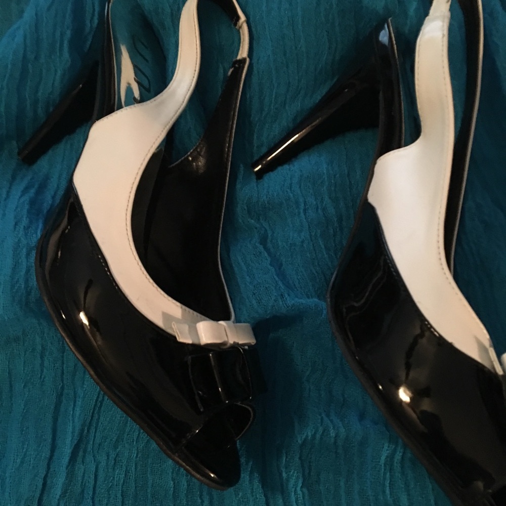 Shoes - Picture 2 of 3